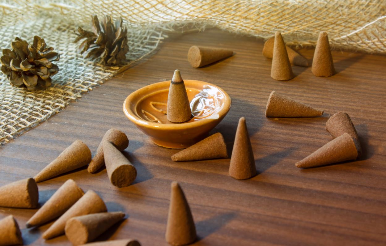 عود ابشاری چگونه روشن میشود؟ اموزش روشن کردن عودهای کله قندی