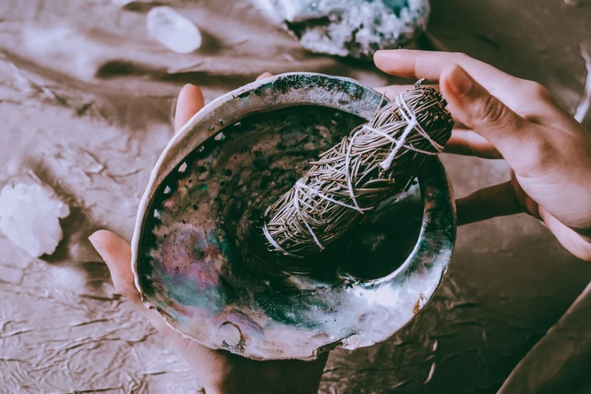 بهترین وسایل برای پاکسازی روح، ذهن و محیط از انرژی های منفی