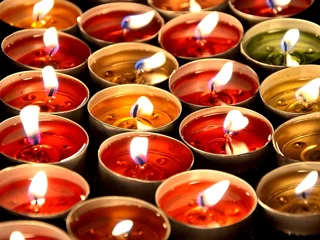 راهنمای جامع انواع شمع معطر، دکوری و وارمر: انتخاب بهترین شمع برای فضای شما